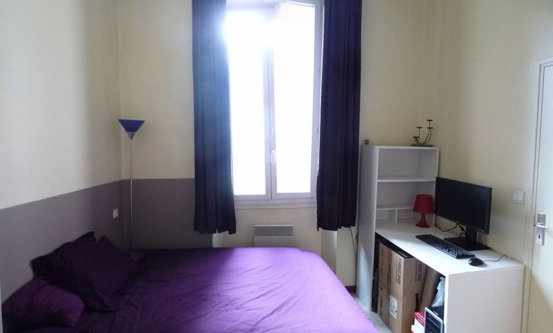 chambre A la location appartement 2 pièces de 35 m² Secteur Cinq avenus 13005 Marseille