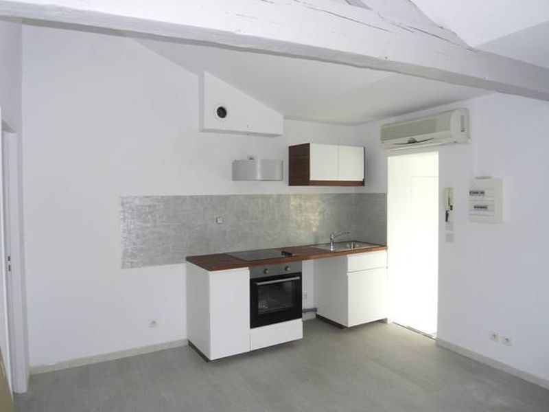 Location à Marseille 13012 appartement t2 refait neuf