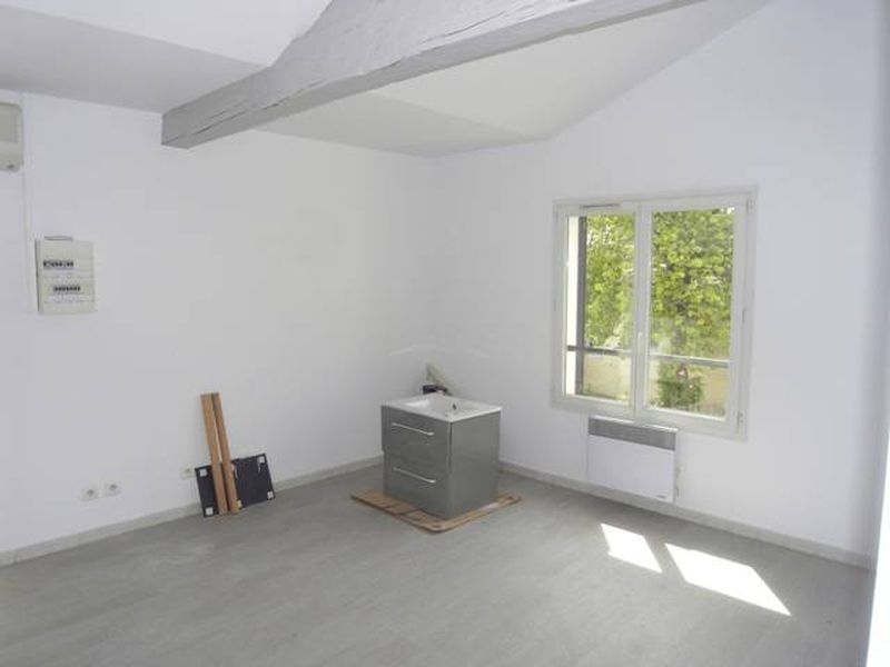 Location à Marseille 13012 appartement t2 refait neuf