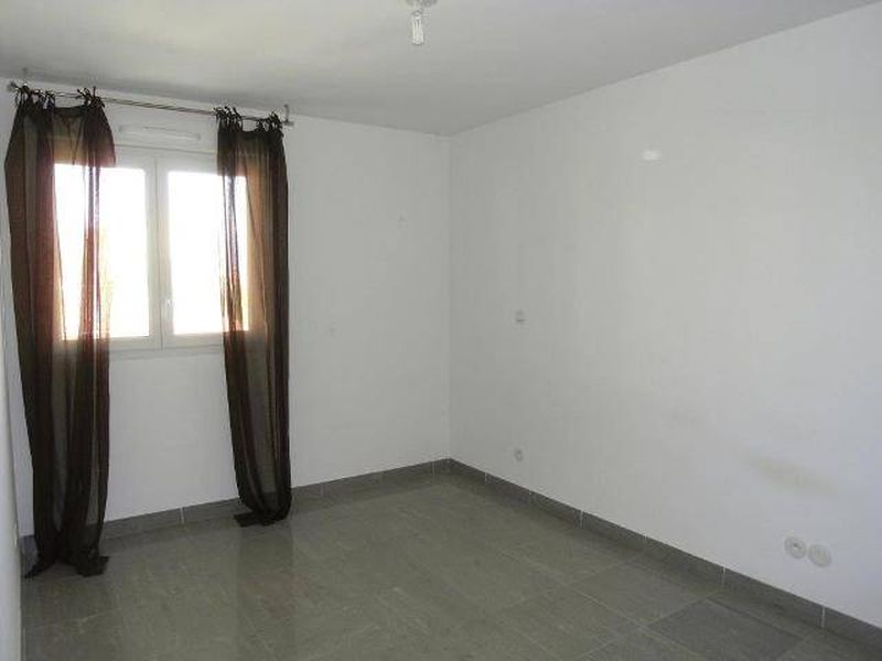 chambre Appartement t2 à louer à la Ciotat terrasse et garage