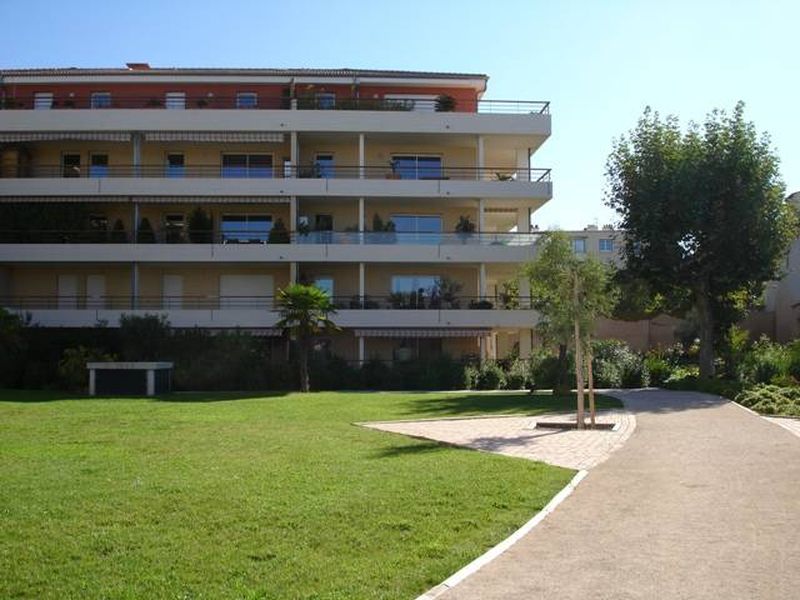 résidence sécurisée Appartement à louer type 3 avec terrasse de 22 m² et box en sous sol Bois Luzy 13012 Marseille