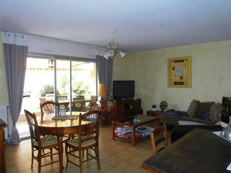 Appartement de type 4 de 80 m² à louer à Marseille 13012 Saint Barnabé présenté à la location par le cabinet immobilier PROVENCIA.