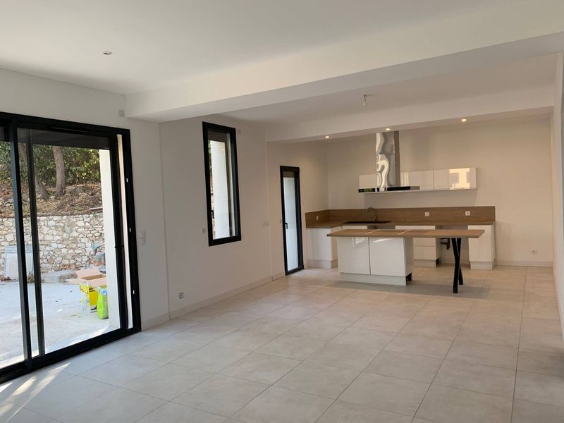 A louer Villa de 107 m² avec jardin de 350 m² et stationnements  Château Gombert 13013 Marseille