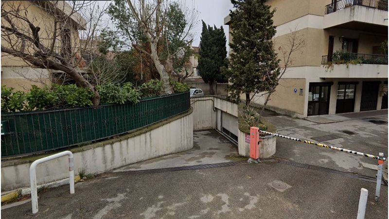 A louer garage fermé en plein cœur du village de Saint Barnabé 13012 Marseille