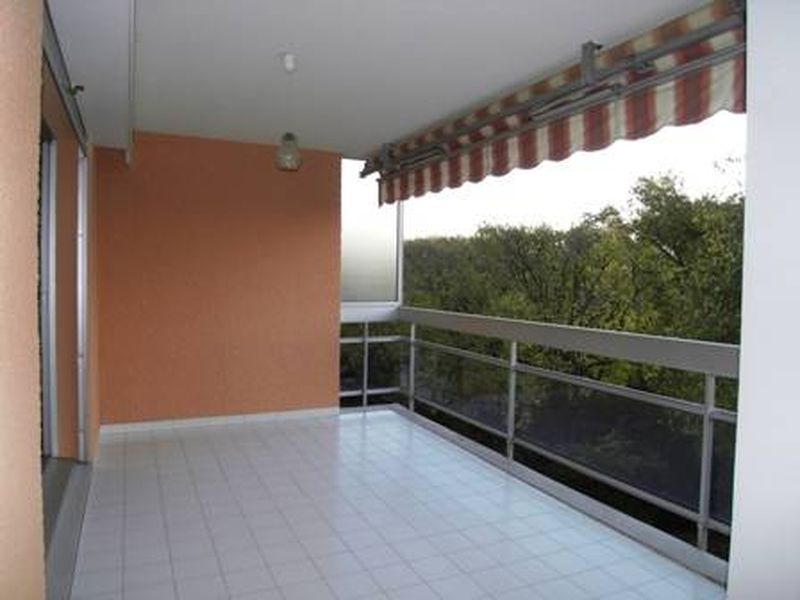 terrasse A louer T3 de 73 m² avec terrasse de 12 m² + garage + place de parking privative + cave Secteur Sainte Marguerite 13009 Marseille