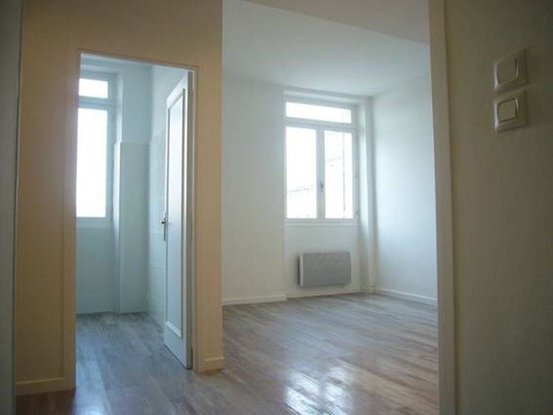 A la location 13001 Marseille Appartement Type 1/2 Vieux Port